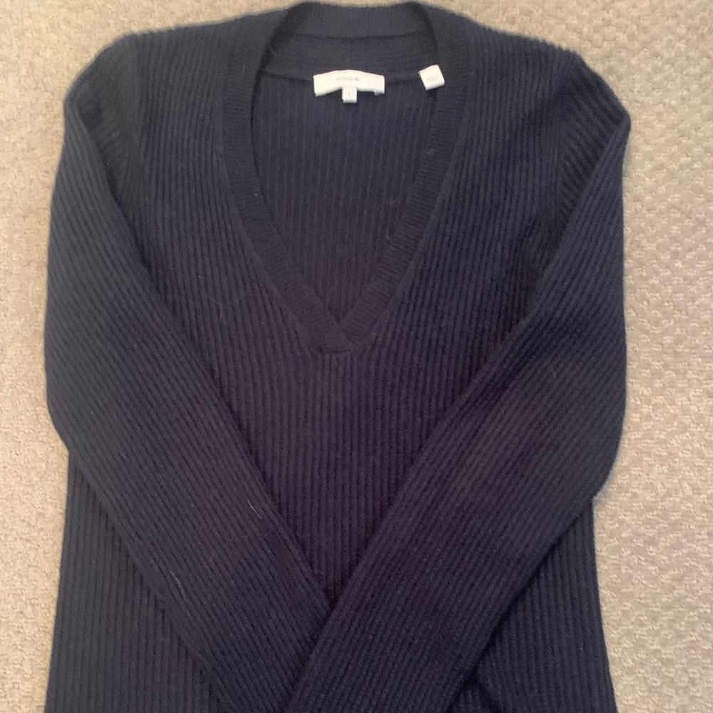Vince 100% cashmere Navy Small v-neck Sweater